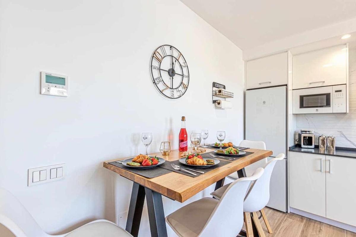 797 Holiday Rentals - Benalbeach- Moderno Piso Para 5 Con Vistas Al Mar Benalmádena Exteriör bild