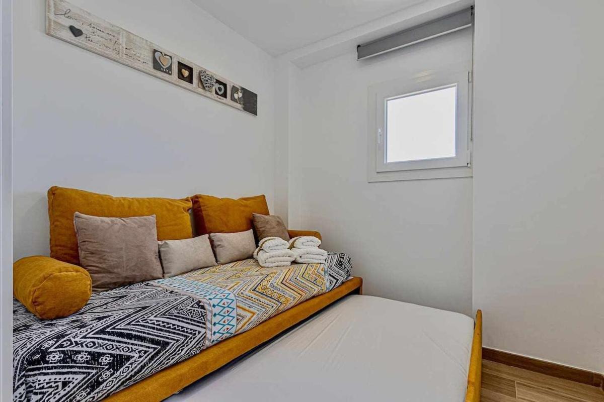 797 Holiday Rentals - Benalbeach- Moderno Piso Para 5 Con Vistas Al Mar Benalmádena Exteriör bild
